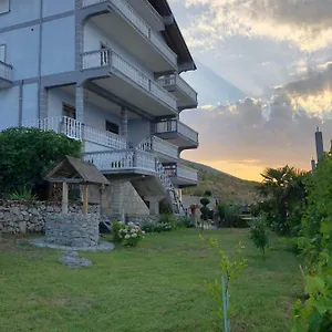 فندق مبيت وإفطار Bella Vista, شكودر